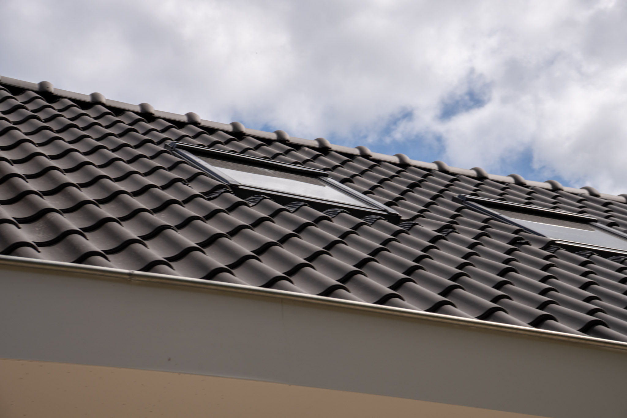 Uitbreiding en dakrenovatie van een vrijstaande woning in Laren