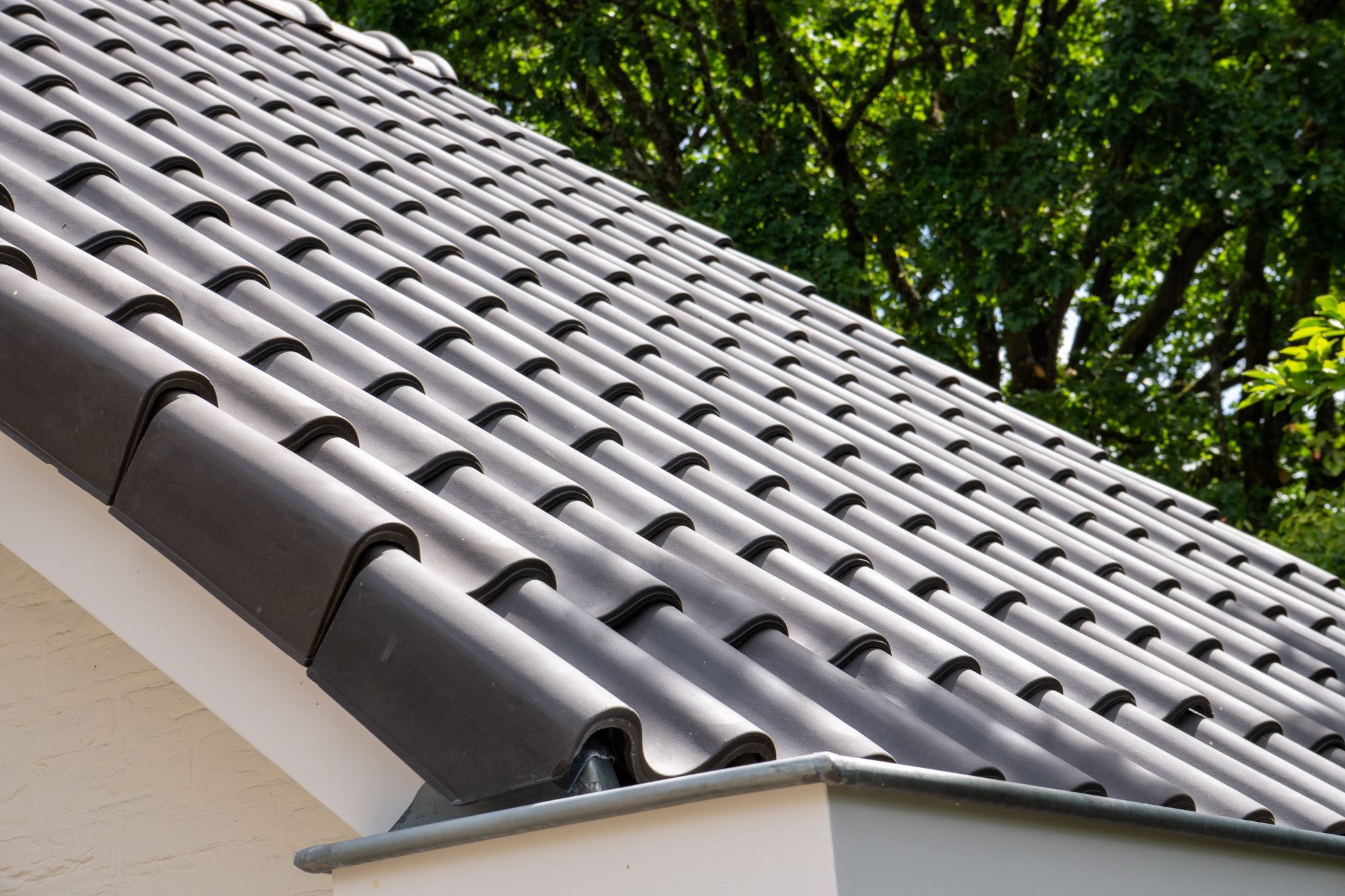 Uitbreiding en dakrenovatie van een vrijstaande woning in Laren